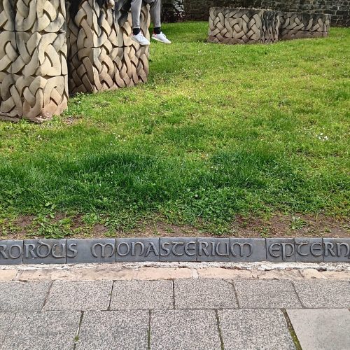 Echternacher Springprozession- Entstehung, Hintergründe und das Leben des heiligen Willibrords
