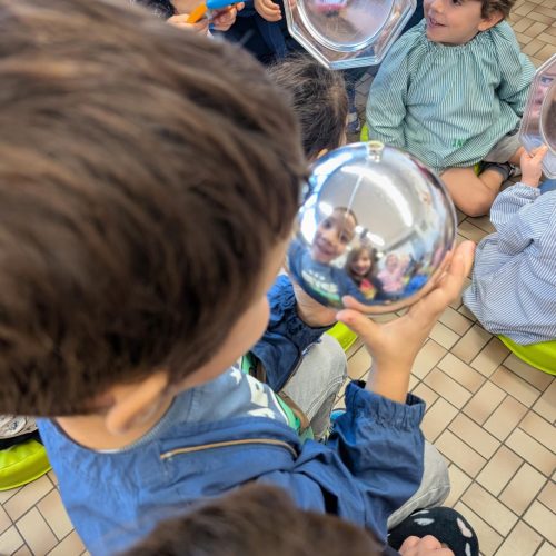 Quand les sciences émerveillent : à la découverte des miroirs et de la lumière